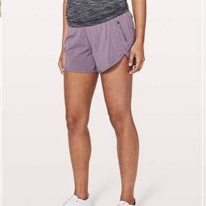 ⭐️SOLD⭐️ululemon Tracker Short V *4"
Smoked Mulberry